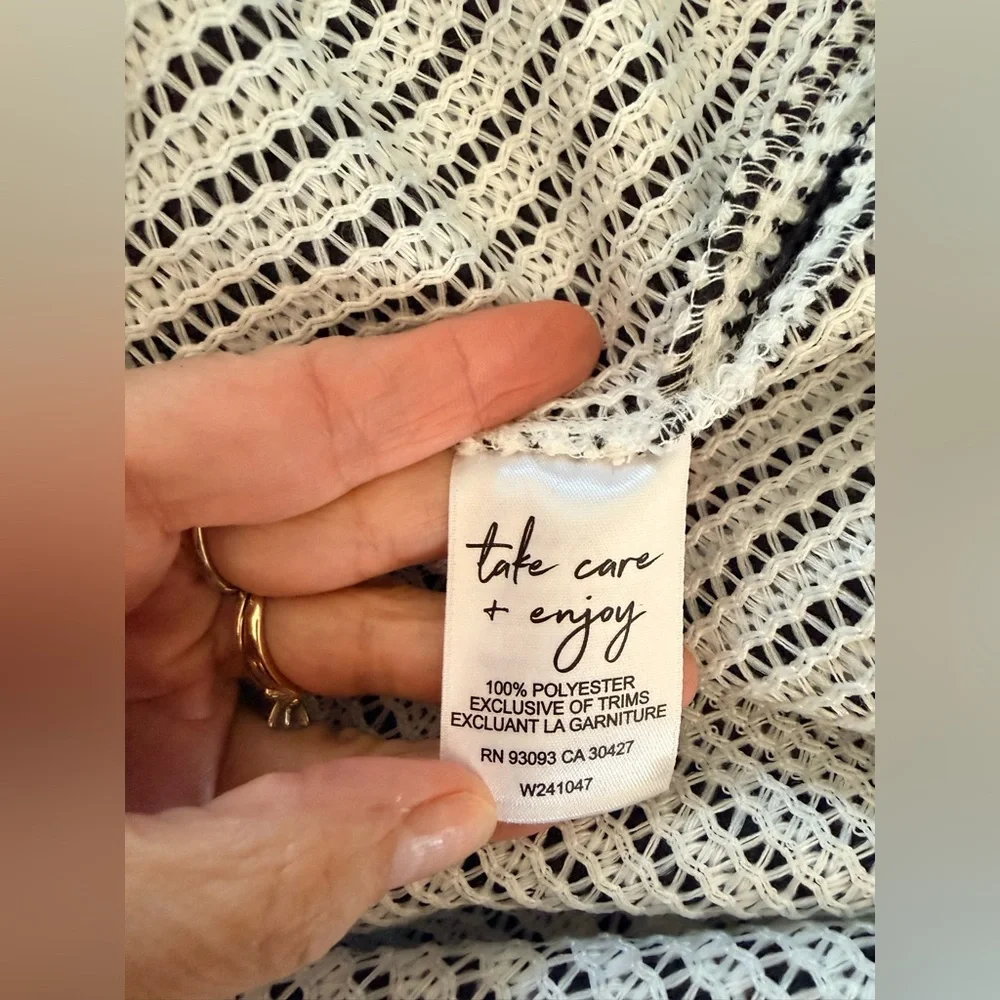 Nic+Zoe Zig Zag Split V Neck Knit Top Medium Black and White - Picture 9 of 9